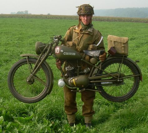 Military Motorcycle, Enfield Motorcycle, Bike Motor, Motorised Bike, British Motorcycles, Motorized Bicycle, Old Motorcycles, Vw Porsche, Old Bikes