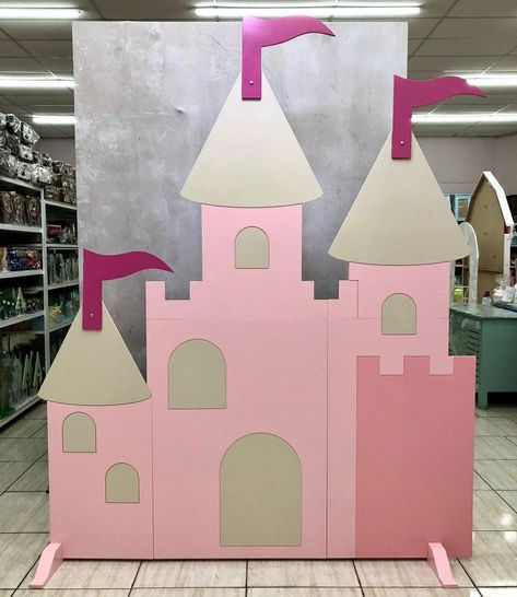 Castle Backdrop Diy, Castle Cutout, Princess Castle Backdrop, Harry Potter Birthday Decorations, Aaliyah Birthday, Cardboard Castle, Princess Birthday Party Decorations, Princess Theme Birthday, Princess Theme Birthday Party