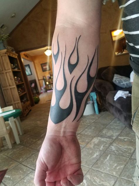 Tribal Flame Tattoo Flame Of Recca Tattoo, Flame Leg Tattoo Men, Flame Tattoo Forearm, Flame Tattoo Sleeve, Fire Arm Tattoo, Realistic Tattoo Ideas, Flames Tattoo, Flame Of Recca, Hot Rod Tattoo