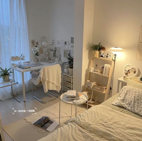 Minilistic Room Ideas, Small Room Korean Style, Korean Style Bedroom Ideas, Korean Bedroom Ideas Small Spaces, Korean Style Bedroom Aesthetic, Minimalistic Room Ideas, Aesthetic Korean Room Ideas, Korean Vanity, Korean Inspired Bedroom