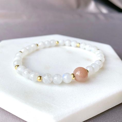 𝕃𝕠𝕧𝕖 𝕚𝕤 𝕚𝕟 𝕥𝕙𝕖 𝕒𝕚𝕣 🌬 Strawberry Quartz x White Chalcedony Silver Bracelet❤️🤍 Shop us @jaiyen.jewellery or DM for more details💌 #crystalhealing #crystalbracelets #crystalbracelet #crystaljewelry #crystaljewellery #gemstonejewelry #gemstonejewellery #positivity #strawberryquartz #rosequartz #rosequartzcrystal #rosequartzjewelry #energyhealing #energybracelet #friendshipbracelets #friendshipbracelet #giftideas #protectionbracelets #meditationpractice Simple Crystal Bracelet, Sunstone And Moonstone Bracelet, Sunstone Bracelet Ideas, Crystal Bracelet Patterns, Beaded Crystal Bracelets, Crystal Bead Bracelet Ideas, Gemstone Bracelets Ideas, Crystal Bracelet Ideas, Moonstone Bracelet Beads