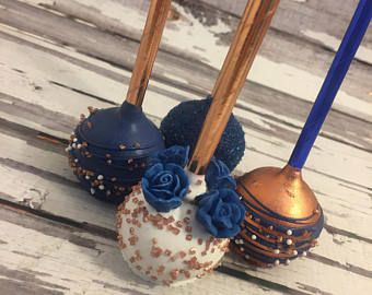 Navy Blue And Rose Gold Wedding, Wedding Ideas Mexican, Wedding Day Food, Cake Pop Favors, Blue Roses Wedding, Blue Cake Pops, Sweets Table Wedding, Blue And Rose Gold, Rose Gold Cake