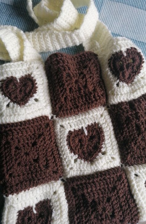 Crochet Ideas With Brown Yarn, Brown Yarn Crochet Ideas, Brown And White Crochet, Crochet Store, Heart Tote Bag, Crochet Tutorial Pattern, Fall Crochet Patterns, Brown Crochet, Crochet Business