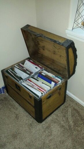 Filing cabinet made from an old trunk. Antique Trunk Decor, Trunk Decor, Notebook Storage, Filing Cabinet Organization, Desk Stuff, Printer Storage, File Cabinet Makeover, Antique Stuff, Northanger Abbey