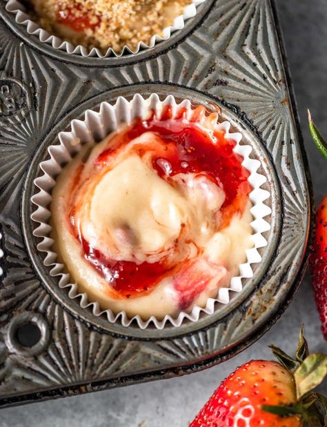 Strawberry Swirl Coffee Cake Muffins Texas Muffins, Strawberry Jam Muffins Recipe, Strawberry Jam Muffins, Pound Cake Muffins, Jam Muffins, Brunch Muffins, Swirl Muffins, Strawberry Muffin Recipes, Strawberry Stuff