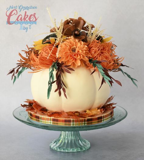 A pumpkin cake adorned with an array of delicate wafer paper flowers, such as Zinnias, Spider Chrysanthemums, sunflowers, and Anemones. #carvedpumpkincake #waferpaperflowers #waferpaper #cakeart #cakeartist #fall #cakedecorating #cakesinstagram #cakesofinstagram #autumn #cakes 80 Cake, Autumn Cakes, Wafer Paper Flowers, Birthday Cakes For Teens, Edible Paper, Fall Cakes, 3d Cake, Wafer Paper, Pumpkin Cake