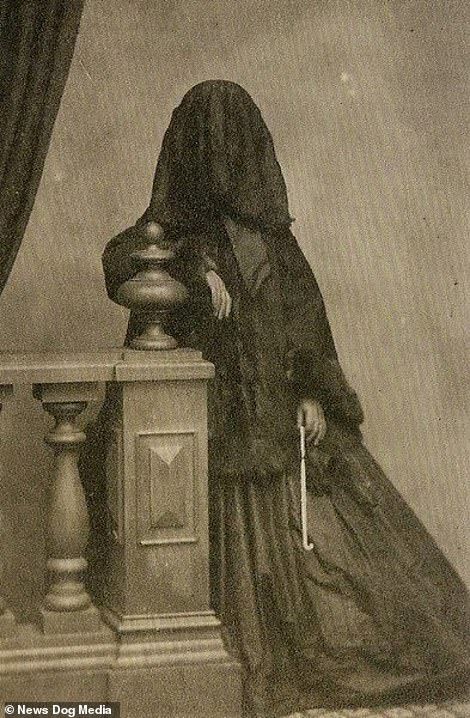 Victorian Aesthetic, Post Mortem, Arte Obscura, Victorian Women, Foto Vintage, Photo Vintage, Arte Horror, Memento Mori, Vintage Photographs