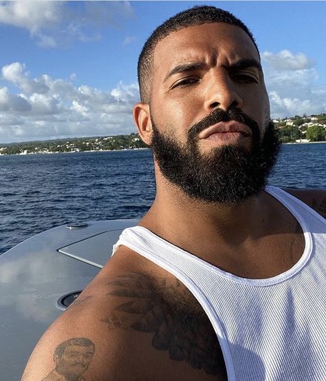 Drake Take Care Album, Drake Photos, British Rappers, Drake Drizzy, Drake Graham, Beach Selfie, Aubrey Drake, Nick Cannon, Hollywood Celebrities