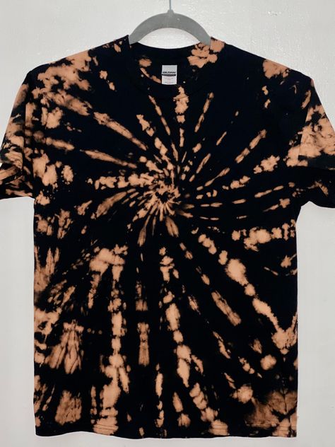 Bleach Designs, Bleached Tie Dye, Bleach Dye Shirts, Outfit Wishlist, Bunny Birthday Party, Bleached Shirt, Reverse Tie Dye, Bleach Tie Dye, Tie Dye Diy