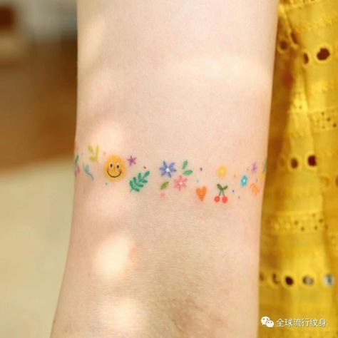 Ankle Tattoo Ideas, Small Colorful Tattoos, Tiny Flower Tattoos, Tattoos Instagram, Tattoo Mini, Colorful Tattoos, Tulip Tattoo, Rainbow Tattoos, Ankle Tattoos