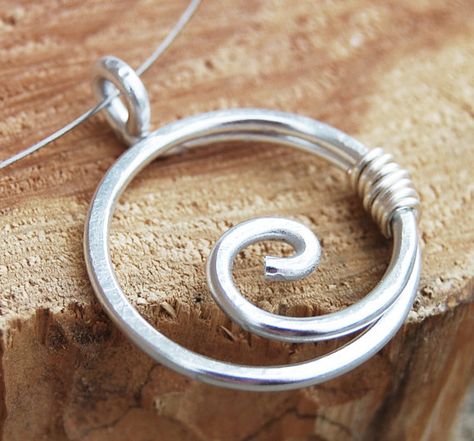 Silver Wire Jewelry, Spiral Necklace, Wire Wrapped Jewelry Tutorials, Bijoux Fil Aluminium, Aluminum Jewelry, Diy Wire Jewelry, Wire Work Jewelry, Work Jewelry, Jewelry Making Tutorials