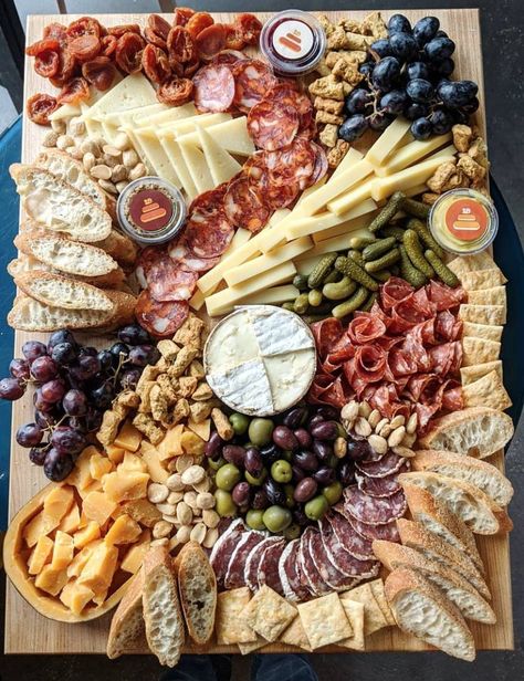 Turkey Meat And Cheese Platter, Meat And Cheese Turkey Platter, Hot Food Grazing Platter, Halloween Food Hacks, Grazing Table With Hot Food, Holiday Meat Cheese Platter, Summer Sausage Charcuterie Board, Thanksgiving Board, Caprese Bites