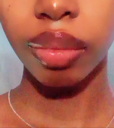 Round Cupids Bow Lips, Desired Lips, Round Lips, Bow Lips, Cupids Bow Lips, Fairy Eyes, Plump Lips Naturally, Heart Shaped Lips, Pouty Lips