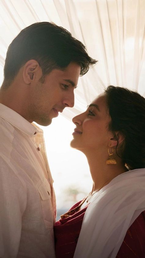 Romantic Couple Images, Sidharth Malhotra, New Photos Hd, Bollywood Couples, Vintage Bollywood, Love Couple Photo, Kiara Advani, Couples Images, Amazon Prime Video