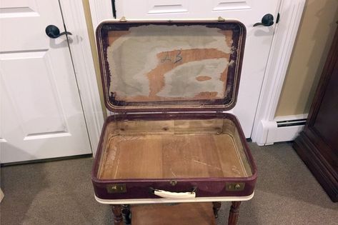 Turn a thrift store suitcase into the best decor for your bedroom Suitcase Vanity, Suitcase Table, Vanity Makeover, Heirloom Traditions, Bathroom Vanity Makeover, Old Suitcases, Diy Vanity, Vintage Suitcase, Night Stands