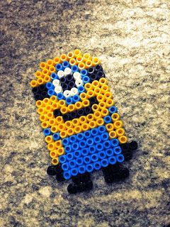 Minion Fuse Beads, Perler Beads Minions, Cute Hama Bead Ideas, Pisla Ideas, Melted Bead Crafts, Pixel Pokemon, Hamma Beads Ideas, Easy Perler Bead Patterns, Melty Bead Patterns