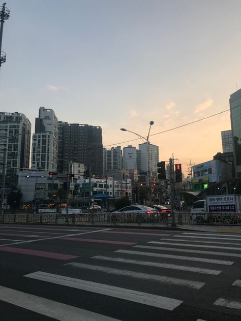 City Aesthetic Morning, Seoul Morning, Trainee Aesthetic, Early Morning Aesthetic, Morning Street, Seoul Night, Seoul City, Idol Aesthetic, Living In Korea