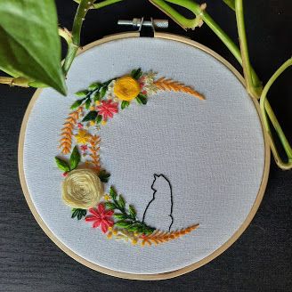 Los bordados de Raquel : Luna gatera (Con patrón descargable) Bordados Aesthetic, Healthy Starbucks Drinks, Healthy Starbucks, Learning To Embroider, Embroidery Book, Aesthetic Rooms, Flower Embroidery Designs, Hand Embroidery Stitches, Embroidery Hoop Art