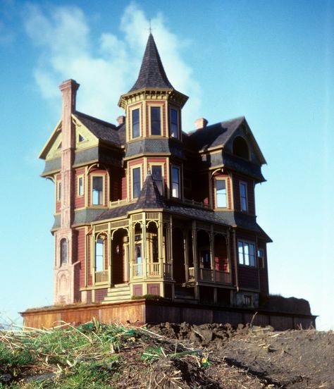 The Port Townsend, Pyrotechnics, and the Deer Revival ... Small Victorian Homes, Queen Anne Revival, Victorian Style House, Victorian Style Homes, Port Townsend, Victorian Mansions, Abandoned Mansions, Victorian Architecture, Miniature House