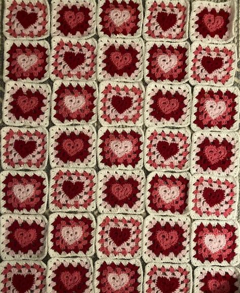 Crochet Granny Square, Crochet Fashion Patterns, Granny Squares Pattern, Fun Crochet Projects, Square Patterns, Diy Crochet Projects, Free Crochet Patterns, Crochet Granny, Crochet Fashion