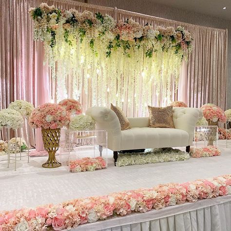 Pink Engagement Decorations, Nikkah Stage, Wedding Stage Ideas, Shadi Decor, Marriage Hall Decoration, Pink Wedding Decor, Engagement Stage, Marriage Poses, Pastel Wedding Theme