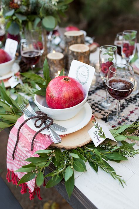 Christmas Wedding Inspiration with Fruit Decor ⋆ Ruffled Pomegranate Wedding, Desert Christmas, Wedding Table Place Settings, Rich Winter, Christmas Wedding Inspiration, Dinner Setting, Seasonal Fruits, Fruit Decor, Rustic Winter Wedding