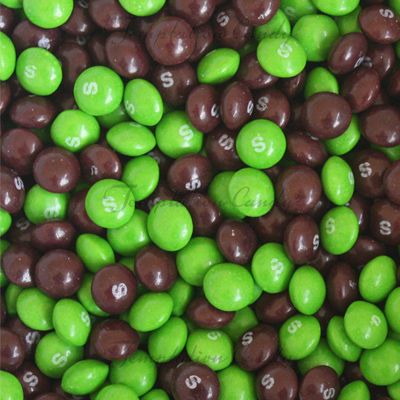 Green and Purple Skittles. #Skittles #GreenandPurple #candy #Skittle Purple Skittles, Online Candy Store, Wild Berry, Colorful Candy, Favorite Candy, Junk Food, Color Therapy, Green And Brown, Green And Purple