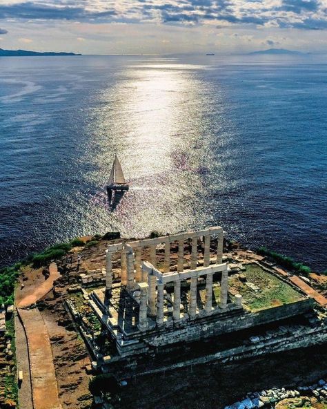 Poseidon Temple, Front Portico, Temple Of Poseidon, Edge Of A Cliff, Doric Column, The Golden Age, Acropolis, Ancient Ruins, Greek Island