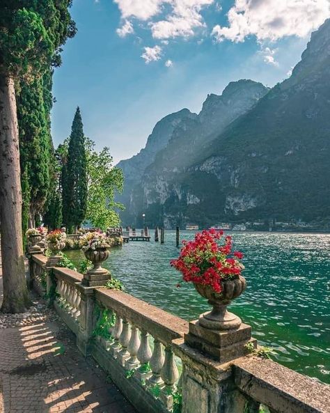 Italian Images, Lac Como, Italy Vibes, Comer See, Lake Garda Italy, Garda Italy, Lake Como Italy, Verona Italy, Como Italy