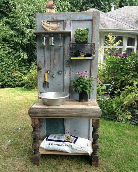 Potting Ideas, Garden Shed Diy, Craft Table Diy, Door Table, Old Wooden Doors, Doors Repurposed, Potting Bench, Yard Project, Diy Yard