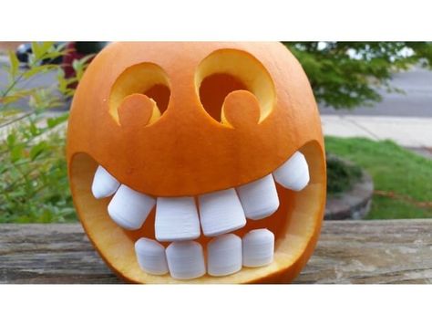 A fun way to spice up your pumpkin carving experience. These wacky pumpkin teeth are just the thing you need! These pack of 10 teeth can be easily be stuck into your jack-o-lanterns and even come in glow in the dark for when your jack-o-lanterns are outside to be shown off. Hope you enjoy this wacky creation. Happy Halloween! Pumpkin With Teeth, Teeth Pumpkin Carving, Christmas Pumpkin Ideas, Cute Halloween Pumpkins, Diy Pumpkin Carving, Pumkin Carving, Pumpkin Carving Contest, Creative Pumpkin Carving, Easy Pumpkin Carving