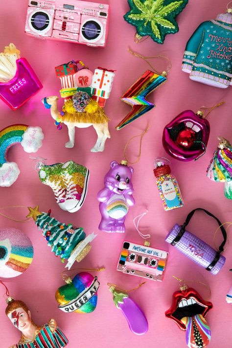 Christmas Home Decor Ideas, Kitschy Christmas, Furbish Studio, Kitsch Christmas, Vibrant Home, Rainbows Christmas, Kawaii Christmas, Candy Christmas, Cool Christmas Trees