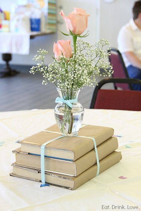 Centerpieces Books, Book Birthday Parties, Storybook Theme, Book Shower, Book Themed Party, Book Centerpieces, Storybook Baby Shower, Fiesta Baby Shower, Shower Centerpieces