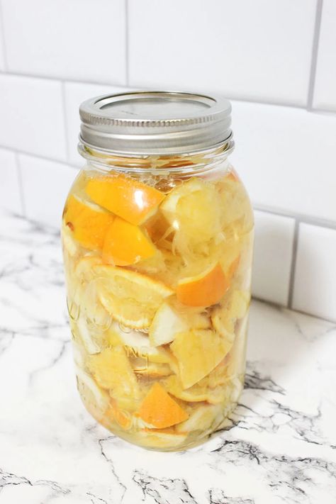 How to Make Homemade Citrus Cleaner - Homesteading in Ohio Orange Cleaner Diy White Vinegar, Citric Acid Cleaner, Diy White Vinegar, Homemade Clorox Wipes, Orange Cleaner, Diy All Purpose Cleaner, Diy Cleanser, Citrus Cleaner, Lemon Peels