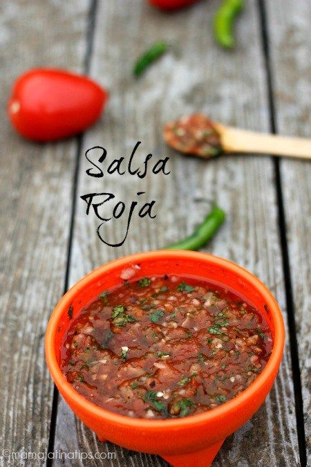 The easiest chunky red salsa recipe, you just need tomatoes, serrano chiles, cilantro, salt, and onion. Put in on top of tacos, tostadas, rice or even eggs.  #mexicanfood #salsa #redsalsa #mamalatinatipsrecipes #mexicansalsas Mexican Red Salsa, Red Salsa Recipe, Mexican Party Food, Mexican Salsa Recipes, Red Salsa, Mexican Salsa, Hot Salsa, Hot Sauce Recipes, Chunky Salsa