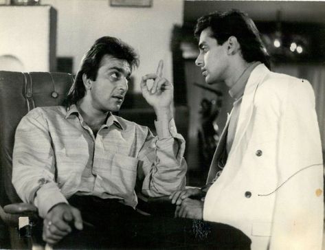 #Salman Bhai and #Sanju Baba 💪💪 #SalmanKhan #SanjayDutt #Bollywoodflashback #90s #rare #muvyz #muvyz052619 @duttsanjay @BeingSalmanKhan Sanjay Dutt And Salman Khan, Mulshi Pattern Images Hd, Sanjay Dutt Attitude Pic, Sanju Baba, Raaj Kumar, Attitude Pic, Bhai Bhai, New Hd Pic, Gangster Style