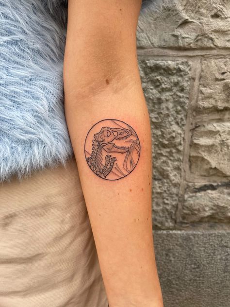 Jurassic Park Gate Tattoo, Jurassic Park Tattoo Women, Small Jurassic Park Tattoos, Jurassic Park Tattoo Ideas, Jurassic World Tattoo, Jurrasic Park Tattoo, Velociraptor Tattoo, Jurassic Park Gate, Jurassic Park Tattoo