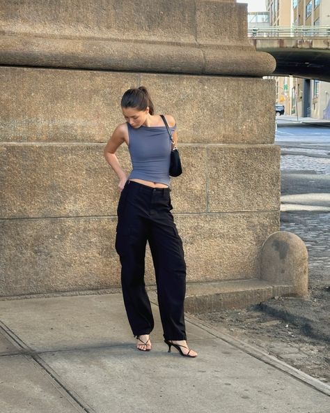 Aritzia (@aritzia) • Instagram photos and videos Aritzia Aesthetic, Aritzia Aritzia, Stylish Work Outfits, Work Outfits, Samba, Work Outfit, Classic Style, Instagram Photos, Photo And Video