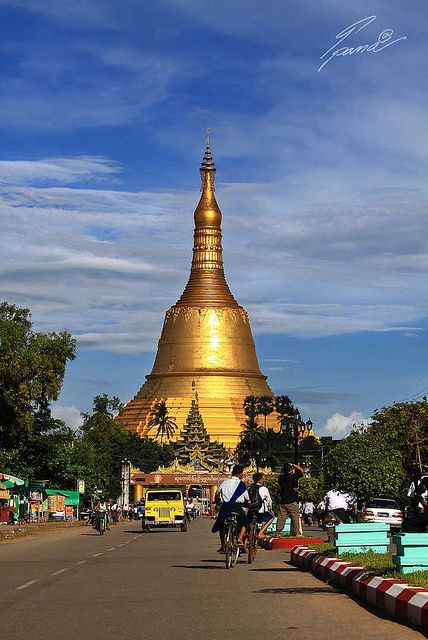 Shwemadaw Pagoda, Myanmar Bagan Temples, Bagan Myanmar, Myanmar Travel, Architecture Landmark, Soccer Socks, Yangon, Unique Buildings, Beautiful Sites, Bagan