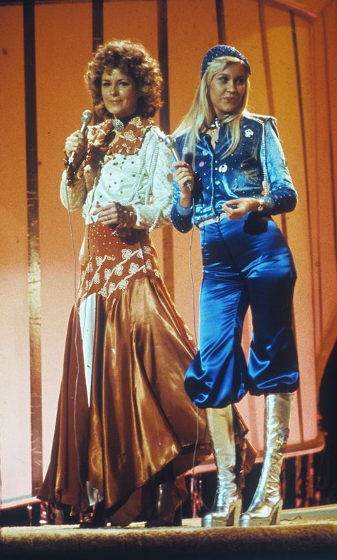 Abba Concert, Abba Outfits, Eurovision Party, Blonde Singer, Abba Costumes, Abba Mania, Purple Outfit, 70s Disco, Mia 3