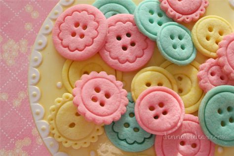 Sewing Cookies, Button Cookies, Lalaloopsy Party, Hungry Caterpillar Party, Cute Baking, Fancy Cookies, Sewing Party, How To Make Buttons, Cute Desserts