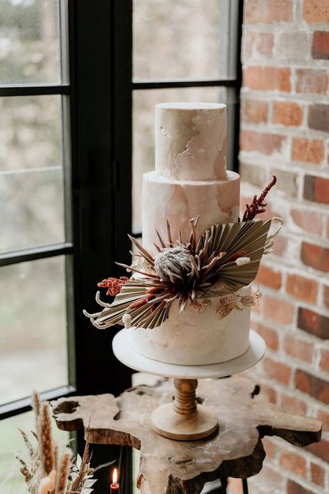 Industrial Boho Wedding, Wedding Booth, Bohemian Wedding Cake, Grass Installation, Industrial Boho, Boho Wedding Cake, Boho Cake, Industrial Wedding Venues, Macrame Wedding