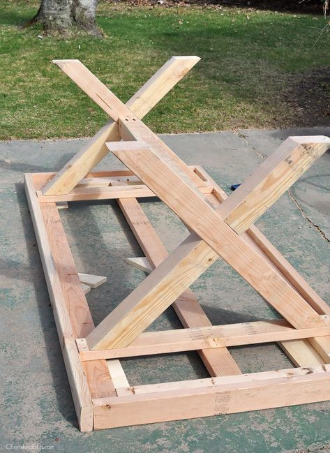 Build this DIY Outdoor Table featuring a Herringbone Top and X Brace Legs! Would also make a great Rustic Dining Room Table! Meja Outdoor, Diy Patio Table, Rustic Dining Room Table, Diy Outdoor Table, Rustic Dining Room, Mesa Exterior, Diy Holz, Salalah, Diy Furniture Table