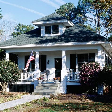 Old Craftsman Style Homes, Craftsman Front Porch, Craftsman Columns, Craftsman Style Porch, Craftsman Bungalow Exterior, Groove Ceiling, Craftsman Porch, Farmhouse Victorian, Craftsman Style Bungalow