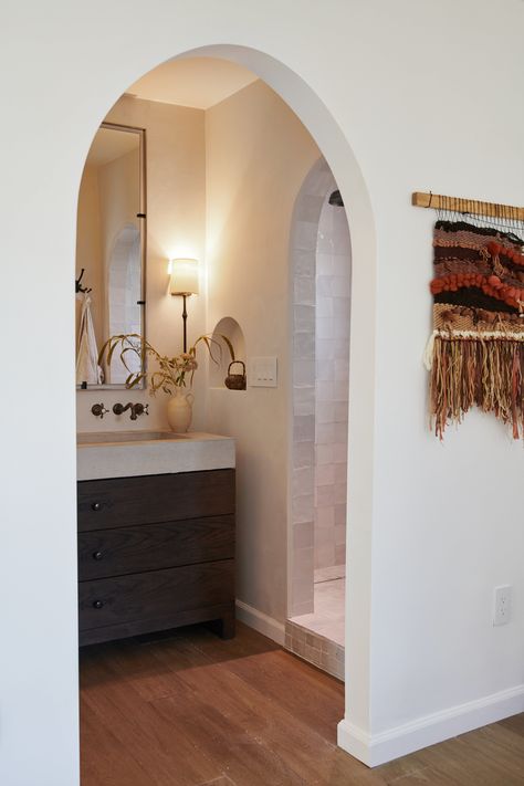 Modern Spanish Apartment, Casitas Guest House, Mediterranean Bungalow, Italian Farmhouse Style, Arch Doorways, Desert Bungalow, Arch Ways, Moroccan Hotel, Bungalow Remodel