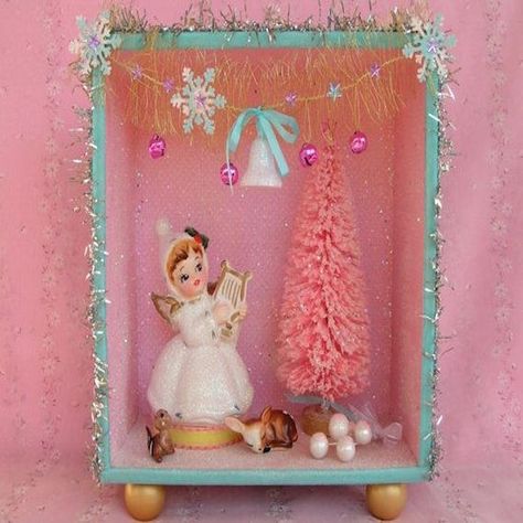 Christmas Shadowboxes, Christmas Dioramas, Angel Shadow, Kitschy Christmas, Christmas Diorama, Girls Dollhouse, Vintage Christmas Crafts, Christmas Shadow Boxes, Altered Tins