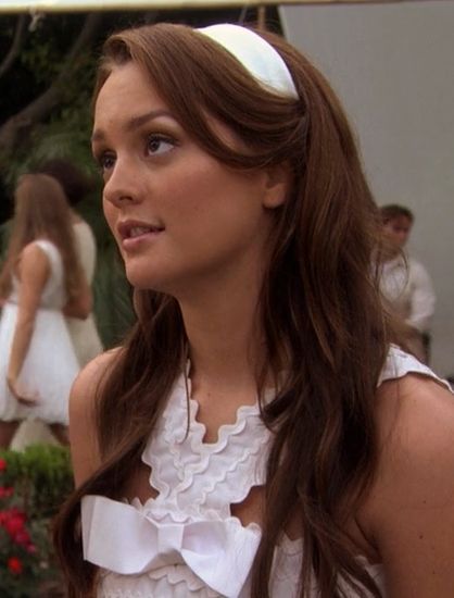 Blair's hairstyle - from Gossip Girl Gossip Girl Hair, Gossip Girl Hairstyles, Gossip Girl Party, Xoxo Gossip, Fall 24, Hair Flip, Halloween 2, Hair Stuff, Party Hairstyles