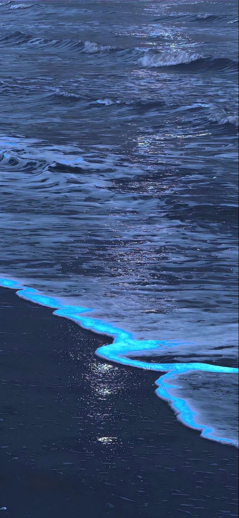 Feelings Astetic Wallpaper, Glowy Wallpaper Aesthetic, Blue Background Ocean, Ocean Underwater Aesthetic Wallpaper, Water Lockscreen Aesthetic, Blue Ocean Waves Aesthetic, Iphone Lock Screen Wallpaper Ios 16, Bluecore Aesthetic Wallpaper, Waves Phone Wallpaper