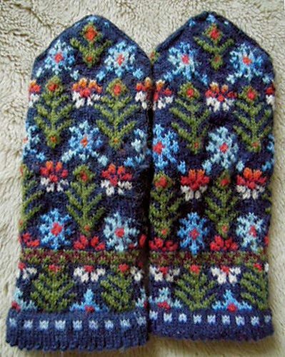 Latvian Knitting, Latvian Mittens, Knitted Mittens Pattern, Knitted Mittens, Fair Isle Knitting Patterns, Colorwork Knitting, Weaving Yarn, Leg Warmer, Crochet Mittens