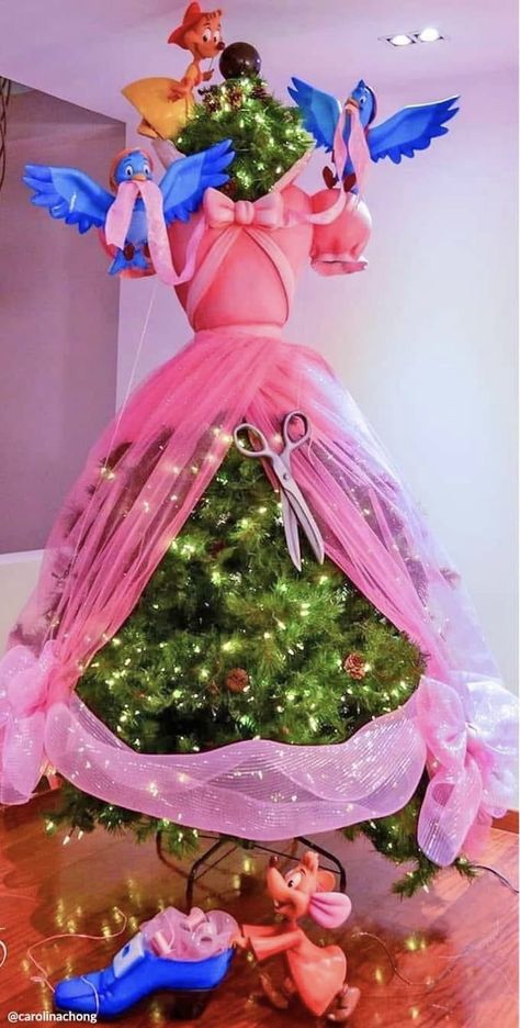 Christmas Tree Dress, Christmas Tree Decorating Themes, Elf Fun, Princesa Peach, Christmas Disney, Disney Home Decor, Disney Decor, Holiday Party Gift, Christmas Crafts For Gifts